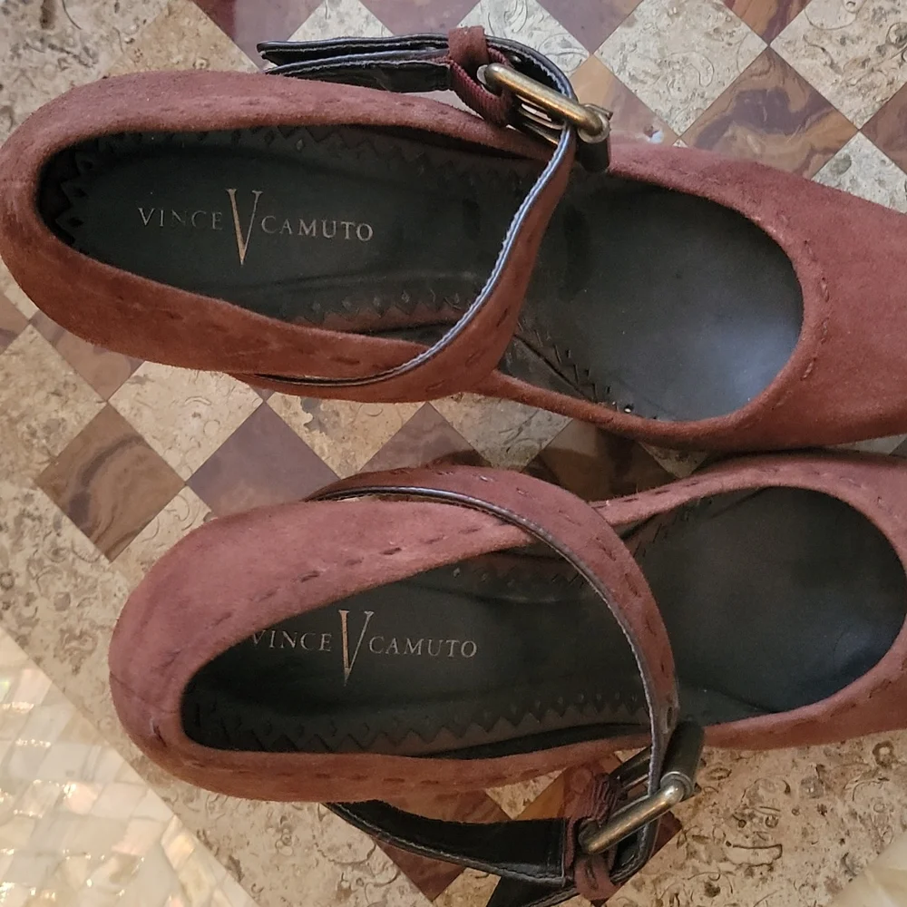 Vince Camuto - Picture 7 of 8